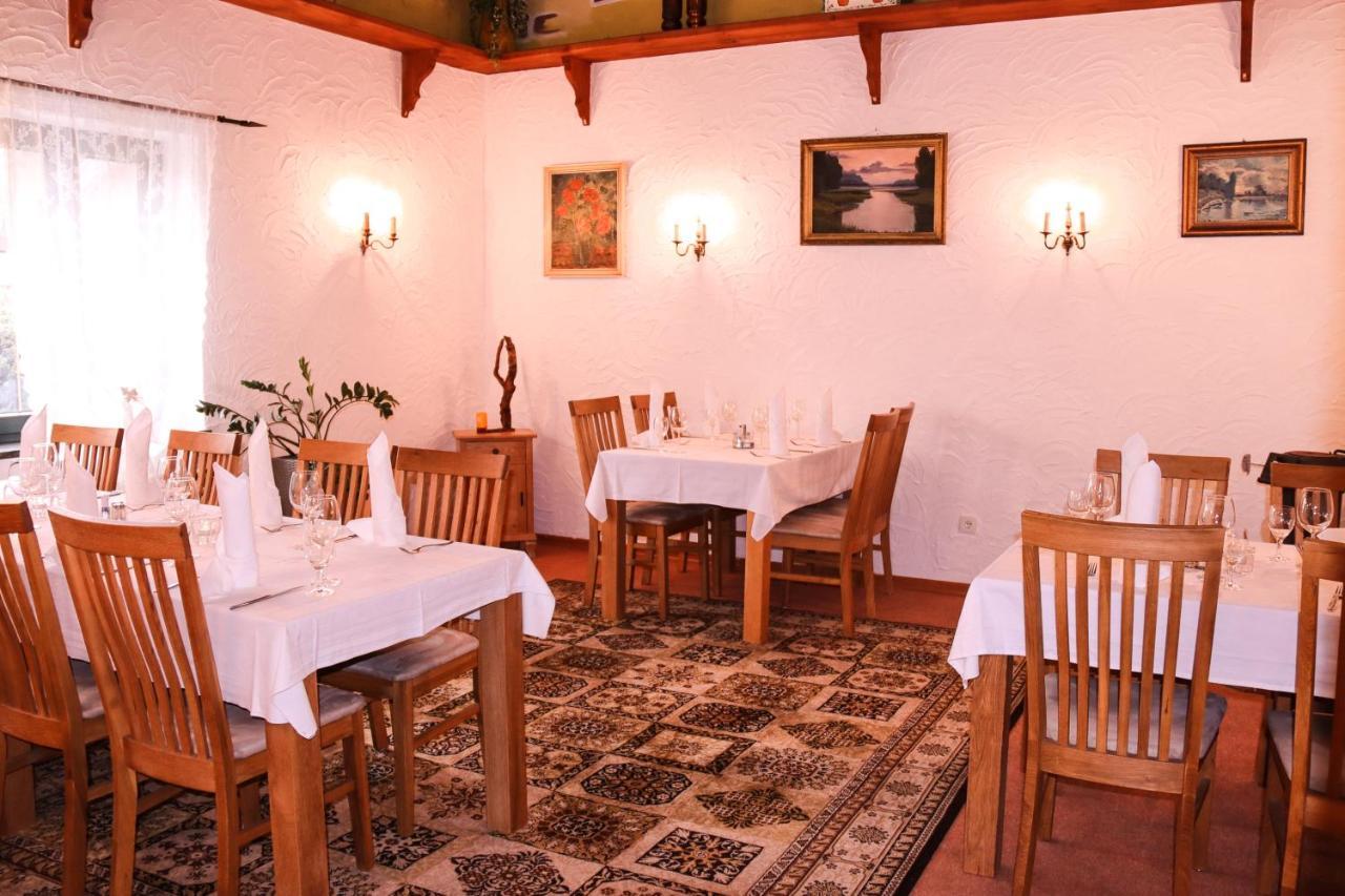 Landhotel-Restaurant Schwalbennest Zierenberg Exterior photo